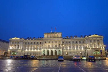 Yasama St. Petersburg'da bina derleme