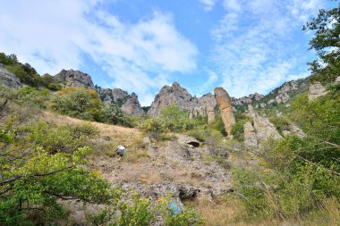 Hayaletler vadisinde bir dağ gorge turist yol
