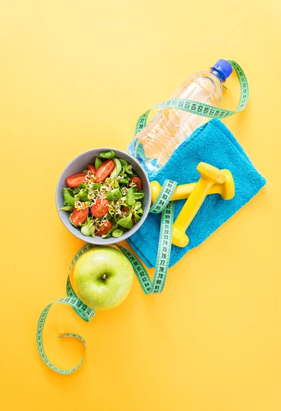 Équipement de conditionnement physique et une alimentation saine — Stockfoto