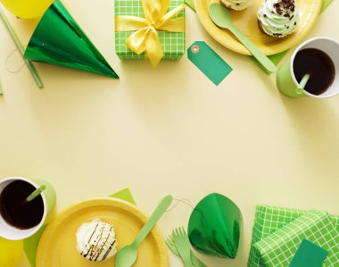 Kutlama süslemeleri için doğum günü için şölen masası.