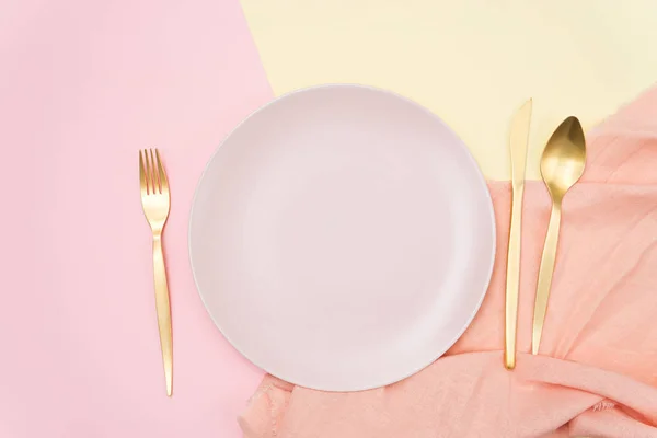 Assiette, fourchette, couteau et cuillère — Photo