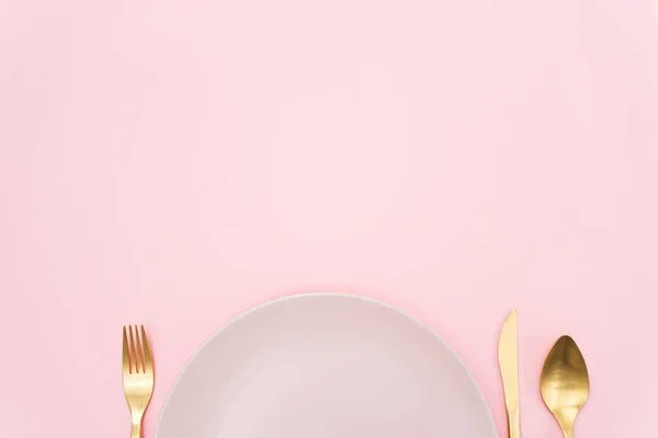 Piatto, forchetta, coltello e cucchiaio — Foto Stock
