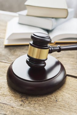 ahşap yargıç çekiç