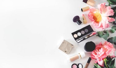 Dekoratif kozmetik kümesi