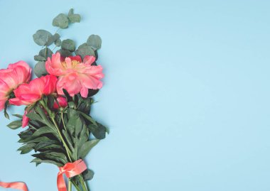 Şakayık çiçekleri bouquete