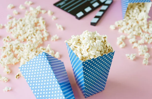 Krabiček na popcorn a schránky — Stock fotografie