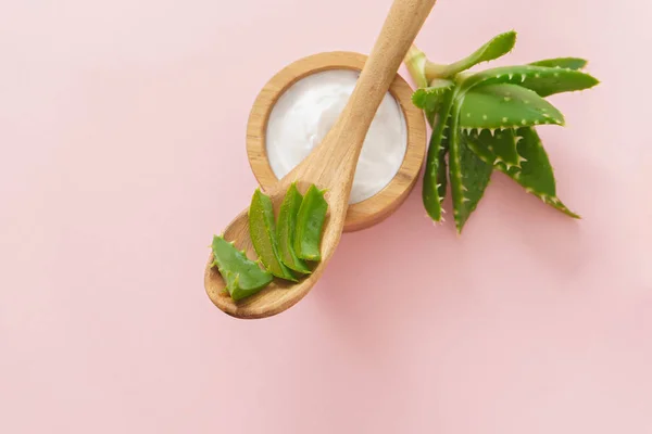 Aloe vera con crema — Foto de Stock