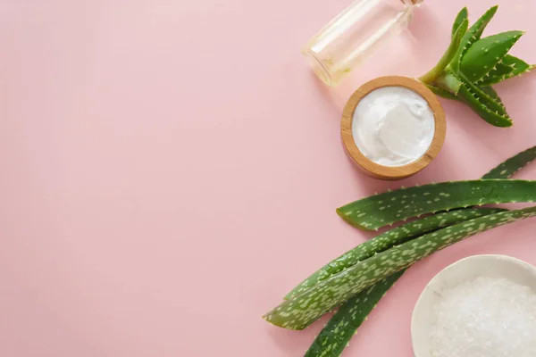 Aloe vera con nata, aceite y sal — Foto de Stock