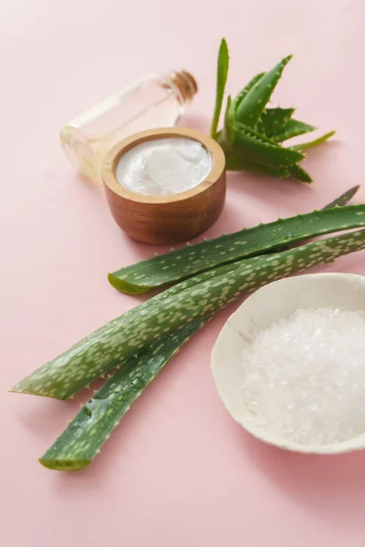 Aloe vera con nata, aceite y sal —  Fotos de Stock
