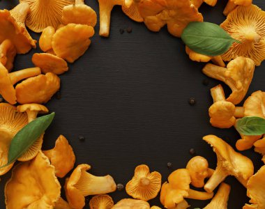 mantar fesleğen ve biber ile