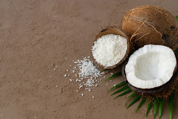 Fresh Half Cut Whole Coconuts Coconut Flakes Background — Stok fotoğraf