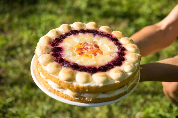 Wife to bake a great cake