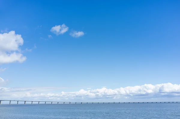 Длинный мост в море — стоковое фото