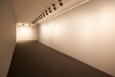 Sergi Oda ışıkları ile