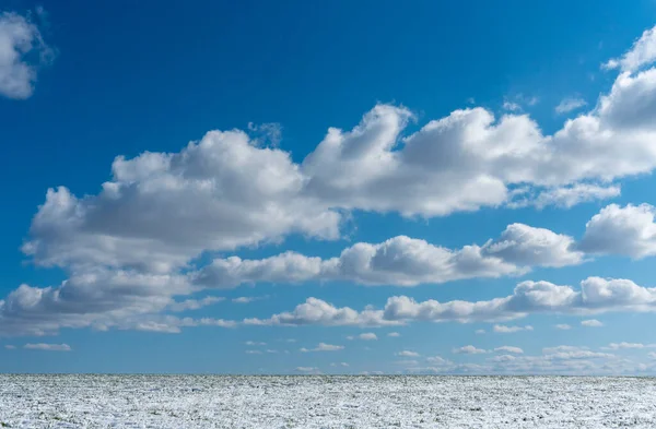 Landscape with white clouds on the blue sky — Stock Photo, Image