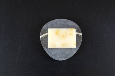 Eko doğal ve biyolojik sabun ve sağlam şampuan çubukları. Sıfır atık