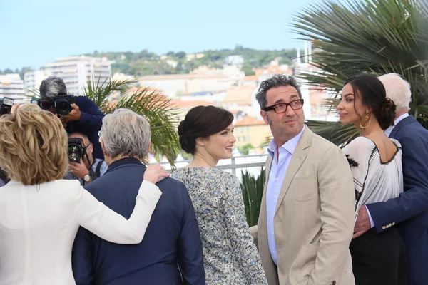 Rachel Weisz, Paolo Sorrentino asisten a la Photocall 'Juventud' durante el 68º Festival anual de Cannes el 20 de mayo de 2015 en Cannes, Francia . — Foto de Stock