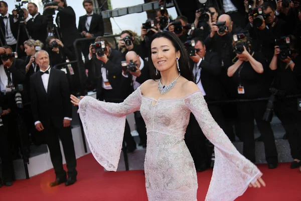 Gong Li frequenta a 'Sociedade do Café' — Fotografia de Stock