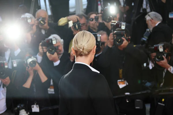 女優シャーリーズ ・ セロンに出席マッドマックス: 2015 年 5 月 14 日、フランスのカンヌに第 68 回カンヌ映画祭中に怒り道路初演 — Stock fotografie
