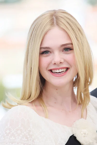 Elle Fanning katılır ' Neon iblis — Stok fotoğraf