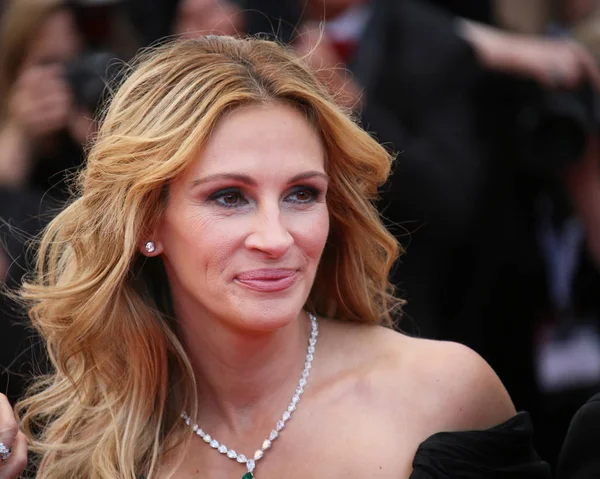 Julia Roberts assiste au Monstre de l'Argent — Photo