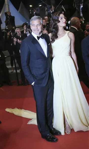 George Clooney e sua esposa Amal Alamuddin — Fotografia de Stock
