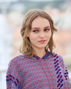 Lily-Rose Depp 'Dansçı' ya (La Danseuse) katılıyor.