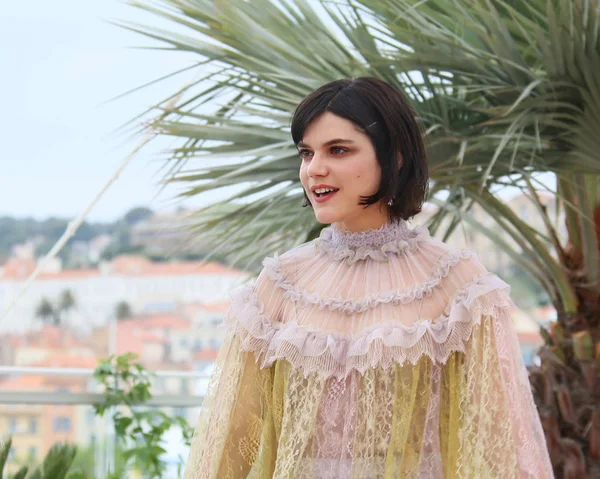 Soko assiste à la Danseuse (La Danseuse) — Photo