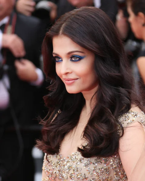 Aishwarya Rai asiste a la 'Bahía de Slack (Ma Loute)' —  Fotos de Stock