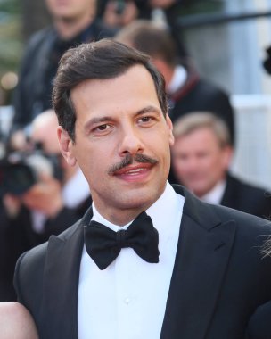  Laurent Lafitte, Elle 'e katılıyor. 