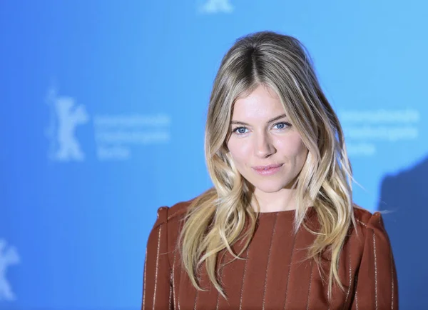 Sienna Miller asiste a la 'Ciudad Perdida de Z' —  Fotos de Stock