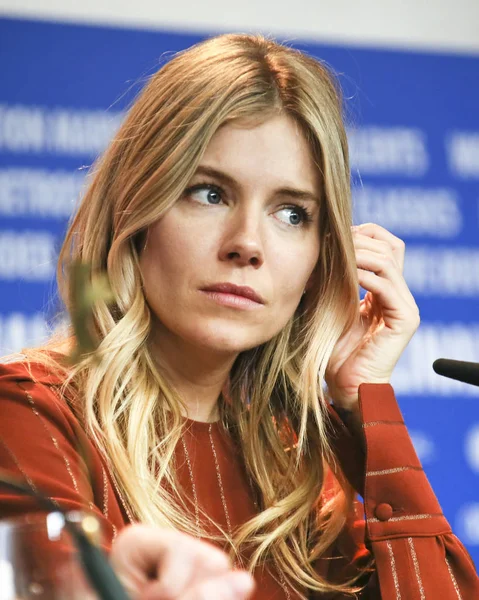 Sienna Miller asiste a la 'Ciudad Perdida de Z' —  Fotos de Stock