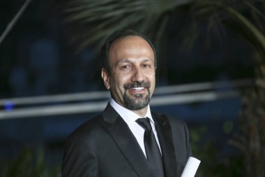 Asghar Farhadi pozlar ile onun en iyi senaryo Ödülü 