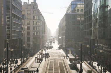 Berlin Friedrichstrasse. Gün başlar.