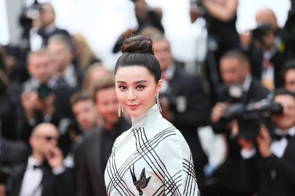 Fan Bingbing uczestniczy w 'Amant Double (L' Amant Double ')' — Zdjęcie stockowe