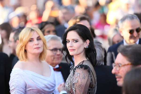 Actresses Eva Green and Emmanuelle Seigner — Stock Photo, Image