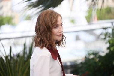 Isabelle Huppert, Claire 'in Kamerası' na katılıyor.