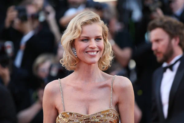 Eva Herzigova på Cannes filmfestival — Stockfoto