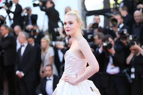 Elle Fanning på Cannes filmfestival — Stockfoto