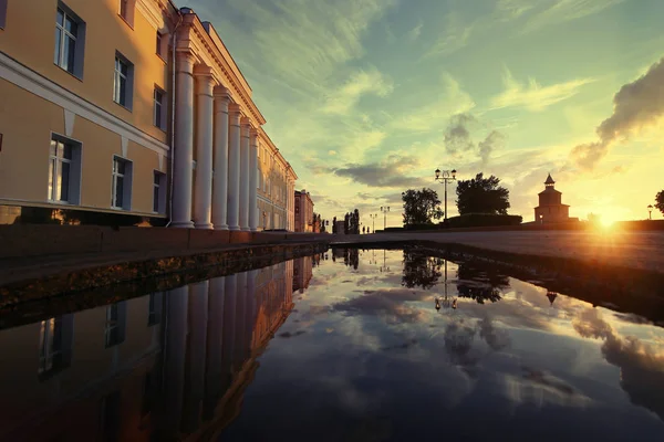 Puesta de sol sobre la ciudad de Nizhny Novgorod. Rusia —  Fotos de Stock