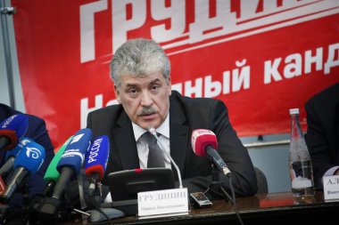 Seçim öncesi basın toplantısında Başkan adayı Pavel Gr