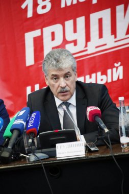 Seçim öncesi basın toplantısında Başkan adayı Pavel Gr