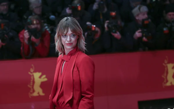 Heike makatsch besucht die eröffnungsfeier & 'insel der hunde' — Stockfoto