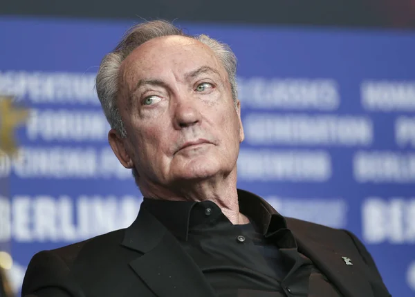 Udo Kier es visto en el 'No te preocupes, no va a llegar lejos a pie' —  Fotos de Stock