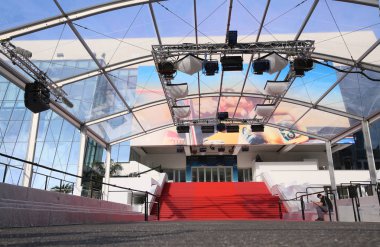 Sokak Palais de festivalin genel görünüm