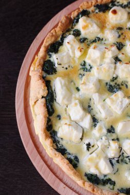 Beyaz peynirli Pizza ıspanak ile