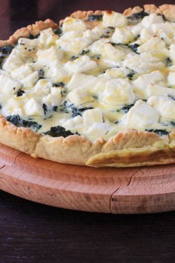 Beyaz peynirli Pizza ıspanak ile