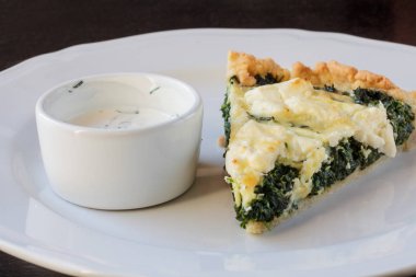 Beyaz peynirli Pizza ıspanak ile