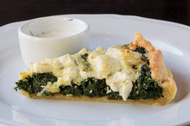 Beyaz peynirli Pizza ıspanak ile