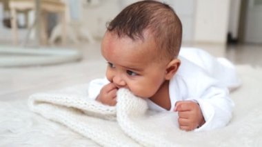 Şirin Bebek yalan ve gülümseme